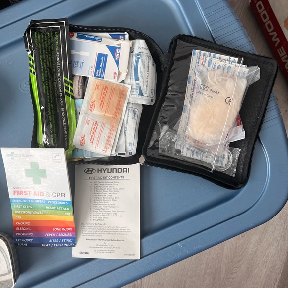 Genuine Factory Hyundai Medical First Aid Kit Brand New - Picture 5 of 7